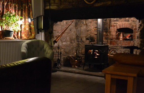 Llanvihangel Crucorney Bed & Breakfast | Trout Cottage B&B