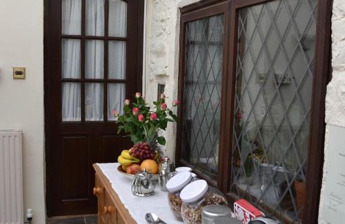 Llanvihangel Crucorney Bed & Breakfast | Trout Cottage B&B