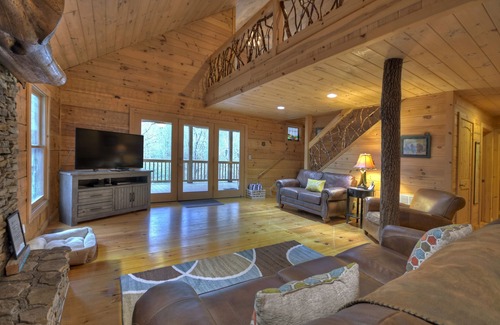 Epworth Cabin | Trout Stream Bliss: Cabin with Hot Tub Beckons