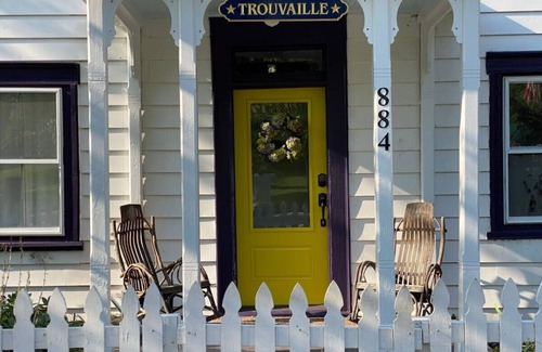 Harpers Ferry Apartment | Trouvaille House Suite 2 Parisian Apartment