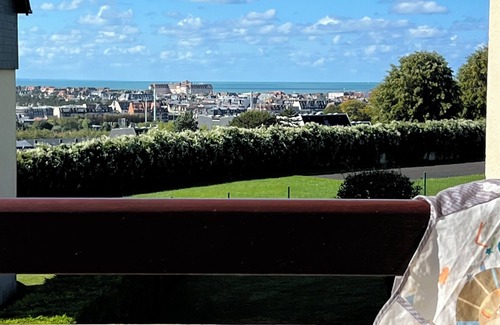 Touques Apartment | Trouville boundary: Beautiful 3-room apartment with parking and two sea-view balconies