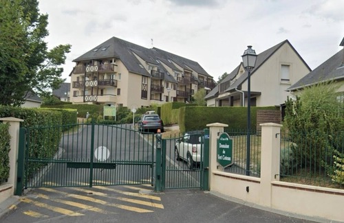 Touques Apartment | Trouville boundary: Beautiful 3-room apartment with parking and two sea-view balconies