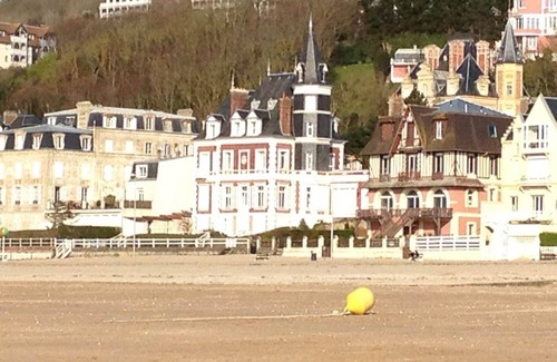 Trouville-sur-Mer Apartment | TROUVILLE CENTER Top floor facing south, quiet