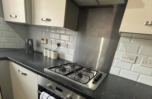 Swindon House | Trowbridge Close Long stay-parking-WiFi-Sleeps7