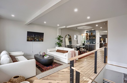Pittsburgh House | Troy Hill Stunner W/Skyline Views 2 Decks Hot Tub Nights Firepit Vibes!