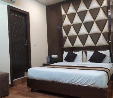 Mayapur Hotel | TRPOTELS Sudarsan