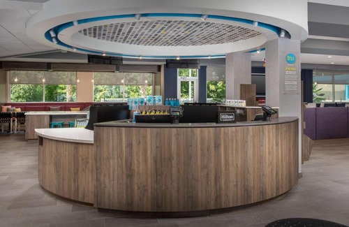 North Charleston Hotel | Tru By Hilton Charleston Ashley Phosphate, Sc