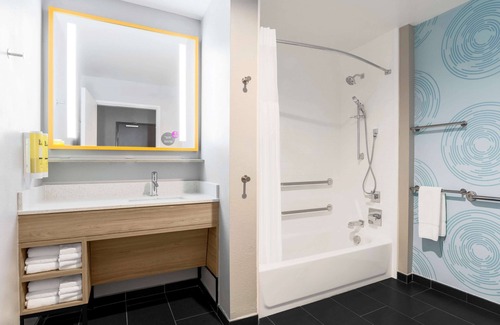 Dallas Design District Hotel | Tru by Hilton Dallas Downtown Market Center