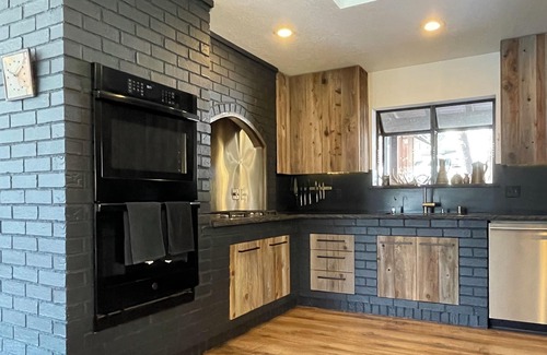 Truckee House | Truckee River House - Beautiful Views, Riverfront Retreat, Flyfishing, Skiing
