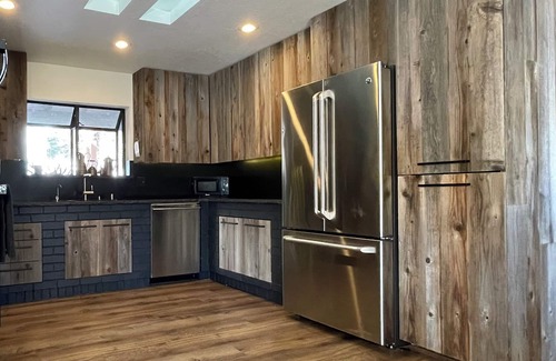 Truckee House | Truckee River House - Beautiful Views, Riverfront Retreat, Flyfishing, Skiing