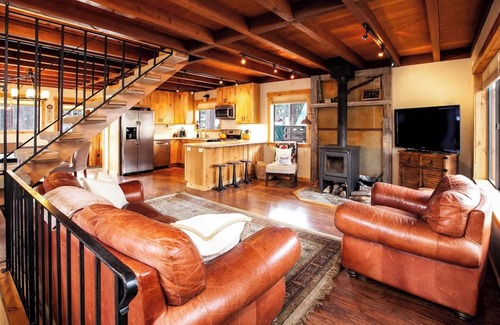 Donner Lake Woods Cabin | Truckee Time | Walk to West End Beach!