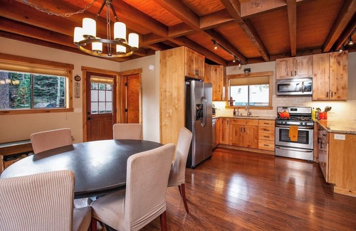 Donner Lake Woods Cabin | Truckee Time | Walk to West End Beach!
