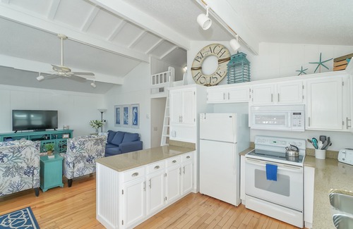 Holmes Beach House | TRUE BEACHFRONT HOME DIRECTLY ON SUGAR WHITE SANDS WITH HEATED POOL - IDYLLIC