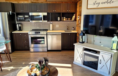 Mont-Tremblant Condo | TRUE ski in/out*1Bdrm sleeps up to 4* Steps to Voyageur trail and MT village!