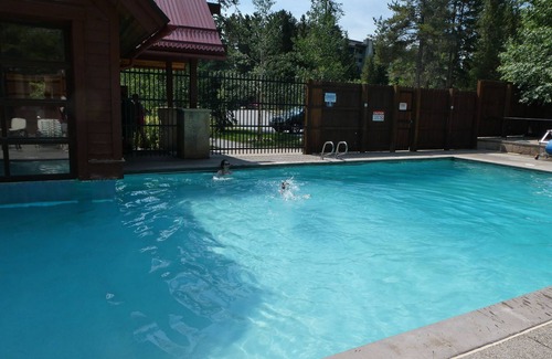 Four O'Clock Condo | True Ski-In & Out- Chair Across the Street /Spacious Condo/Weekly Discount