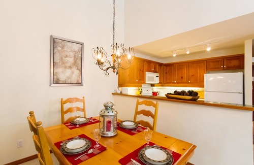 Upper Village House | True Ski in/Out *LOCATION* 4 Bedroom Property Slope Side!