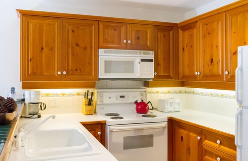 Upper Village House | True Ski in/Out *LOCATION* 4 Bedroom Property Slope Side!