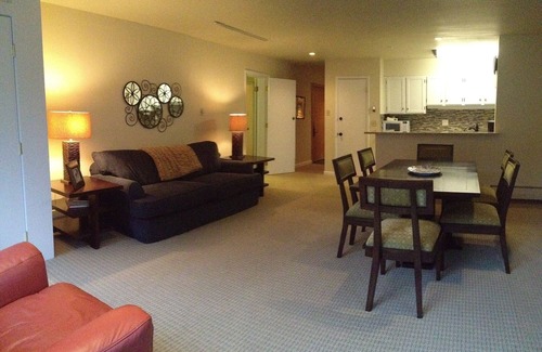 Copper Mountain Village Condo | True Ski-in/Out, Free WiFi & pkg, Sunroom, W/D, Steps to American Eagle lift