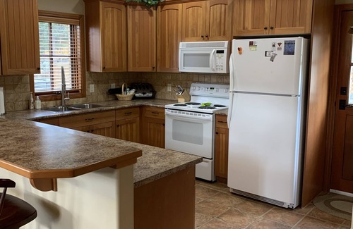 Sun Peaks House | True Ski-in, Ski-out, 3 Bed 3 Bath Townhouse close to Morrissey and Orient Chair