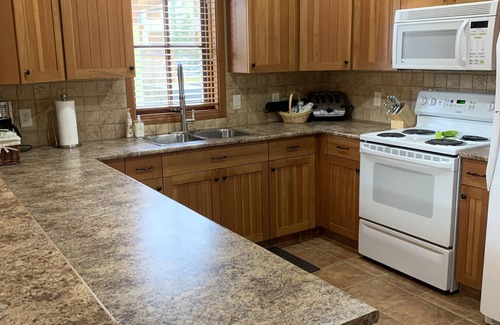 Sun Peaks House | True Ski-in, Ski-out, 3 Bed 3 Bath Townhouse close to Morrissey and Orient Chair
