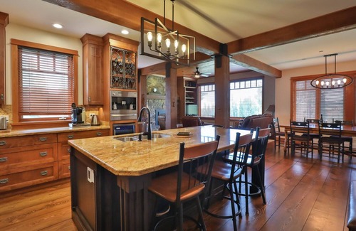 Big White Ski Resort Ski Chalet | True Ski In/Ski Out at Luxury Chalet-Walk to Village! Ski to and from the door!
