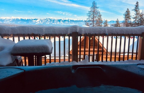East Kootenay Condo | True Ski-in/Ski-out, golf and biking within minutes. Private hot tub and A/C!