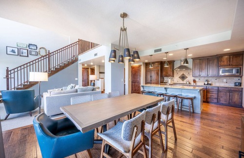 Park City Condo | True Ski-In/Ski-Out Luxury Resort | Walk to Sunrise Lift | Freshly Updated Penthouse | Hot Tub