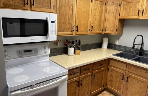 East Kootenay Condo | True Ski In Ski Out Location. A/C
