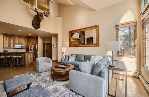 Highlands Townhomes Condo | True Ski-In/Ski-Out with 2 Primary Bedrooms- Highlands