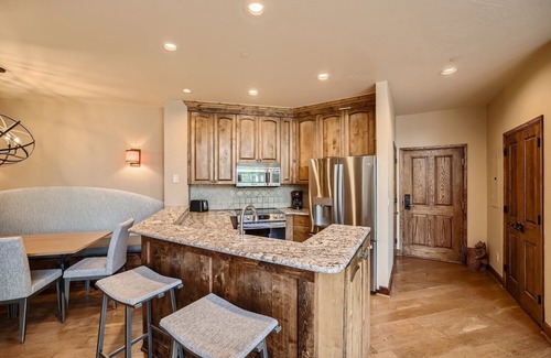 Highlands Townhomes Condo | True Ski-In/Ski-Out with 2 Primary Bedrooms- Highlands