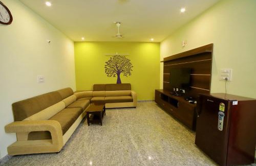 Tirupati Apartment | TrueLife - Railway station - On way to Balaji Temple - Breakfast included - Large 2BHK AC Apartments - Enjoy morning Coffee Tea Milk - Modular Kitchen - Fast WiFi, Jio Smart TV - Easy access to all Temples - Travels - TrueLife's service with lots of Love