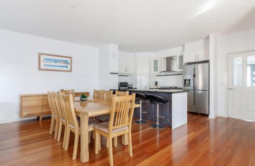 Capel Sound House | Truemans Escape - All-Season Stay near Hot Springs