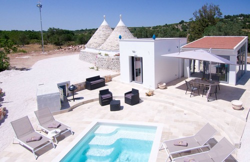 Alberobello Villa | TRULLI PANORAMIX: Atop a private hill with private pool.