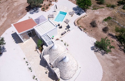 Alberobello Villa | TRULLI PANORAMIX: Atop a private hill with private pool.