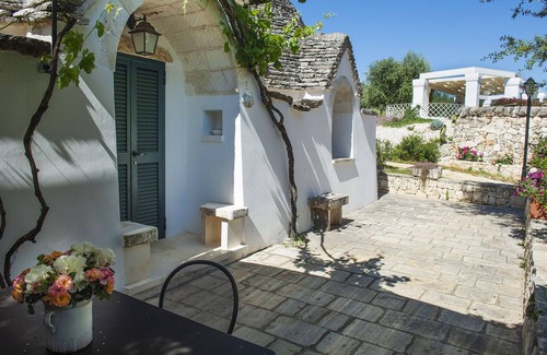 Martina Franca House | Trulli Valle d'Itria - Trulli del Melograno with 5 beds and large swimming pool