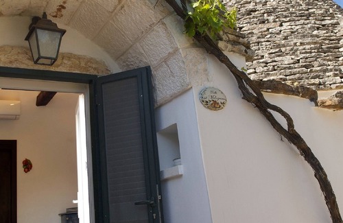 Martina Franca House | Trulli Valle d'Itria - Trulli del Melograno with 5 beds and large swimming pool