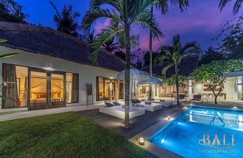 Tumbu Village Villa | Truly a Luxury Hidden Jewel in Paradise! Private, Romantic and Breathtaking!