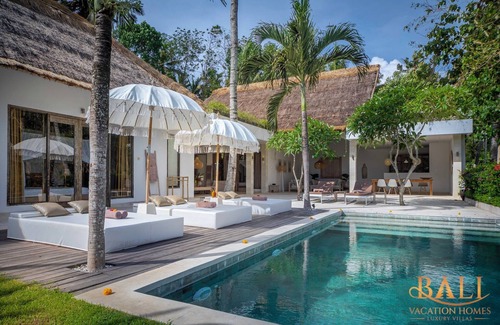Tumbu Village Villa | Truly a Luxury Hidden Jewel in Paradise! Private, Romantic and Breathtaking!
