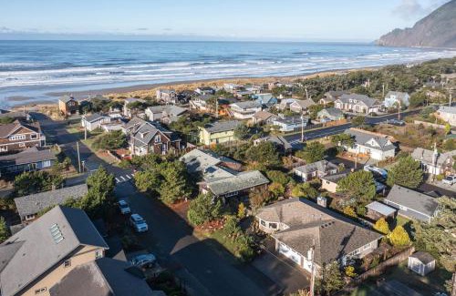 Manzanita House | Truly a Treasure by AvantStay Walk to Beach Patio