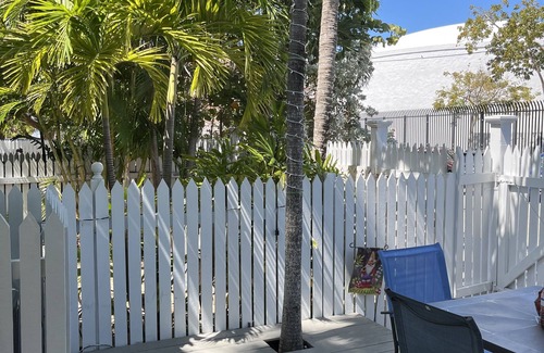 Bahama Village House | Truman Annex - Beautiful Townhome - President's Lane