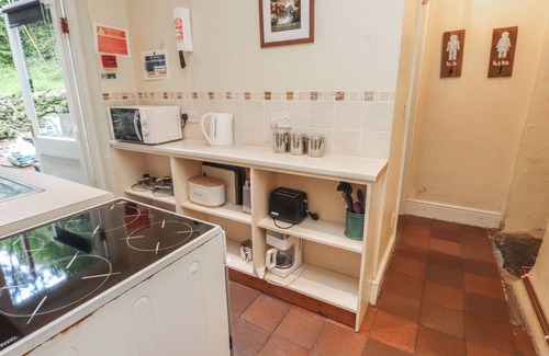 Beddgelert Cottage | TRYFAN COTTAGE, pet friendly, with open fire in Nant Gwynant
