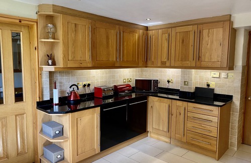 Tan-y-groes Cottage | Trysor Holiday Cottage a stunning Coach house with sea views, near Penbryn beach