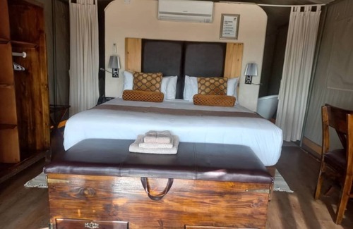 Kgalagadi District Hotel | Tsabong Eco-Tourism Camel Park