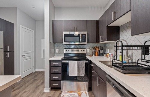 Deer Valley Apartment | TSMC - 2 Bedroom 2 Bath w/Pool and Gym #2003