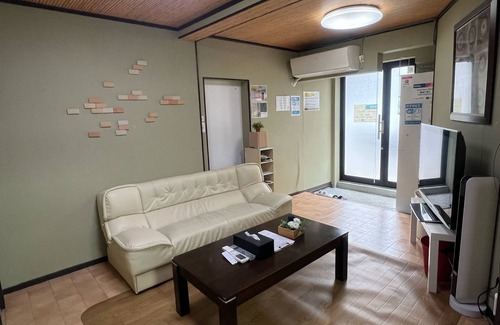 Higashinari House | Tsuruhashi detached house has a large communal bat - Tsuruhashi detached house /Osaka Ōsaka