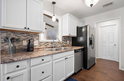 Lubbock House | TTU Gem w/Fireplace & Comfort