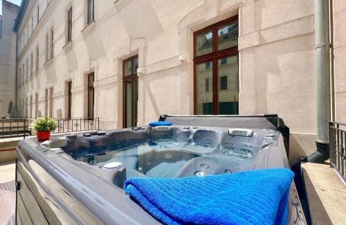 Erzsebetvaros Apartment | TubLife Terrace Suite I PRIVATE JACUZZI I freeparking