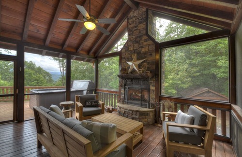 Foxfire Estates Cabin | Tuckaway Ridge Cabin with Hot Tub in Blue Ridge GA