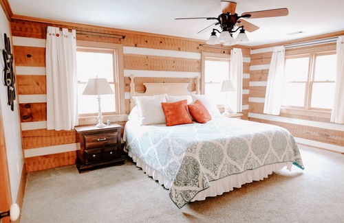 Bentonville House | Tuckaway Run: Northwest Arkansas Ozark Cabin Retreat