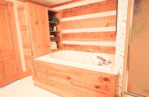 Bentonville House | Tuckaway Run: Northwest Arkansas Ozark Cabin Retreat